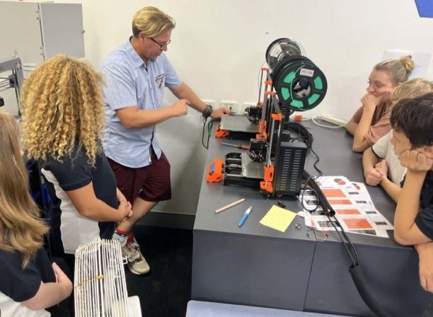Students and teachers learn to use a 3D printer